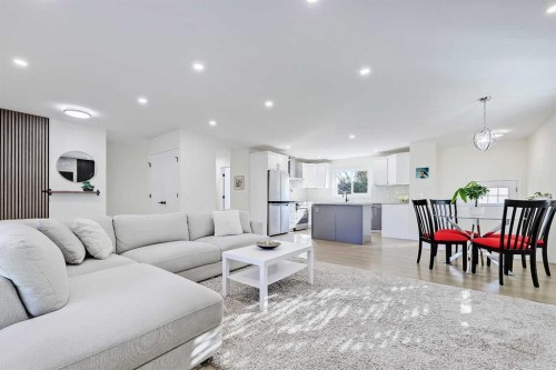5219 Valiant Drive Nw, Calgary, AB - Indoor Photo Showing Living Room