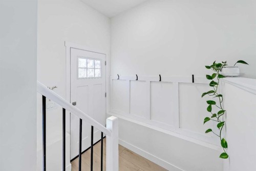 5219 Valiant Drive Nw, Calgary, AB - Indoor Photo Showing Other Room