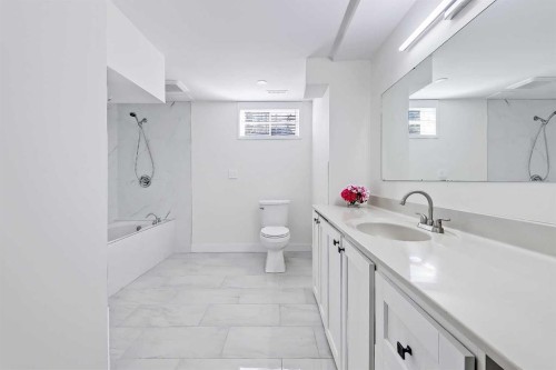 5219 Valiant Drive Nw, Calgary, AB - Indoor Photo Showing Bathroom