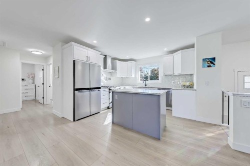 5219 Valiant Drive Nw, Calgary, AB - Indoor Photo Showing Kitchen