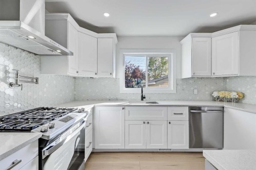 5219 Valiant Drive Nw, Calgary, AB - Indoor Photo Showing Kitchen With Upgraded Kitchen
