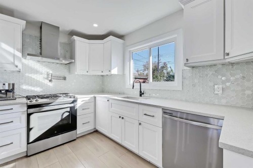 5219 Valiant Drive Nw, Calgary, AB - Indoor Photo Showing Kitchen With Upgraded Kitchen