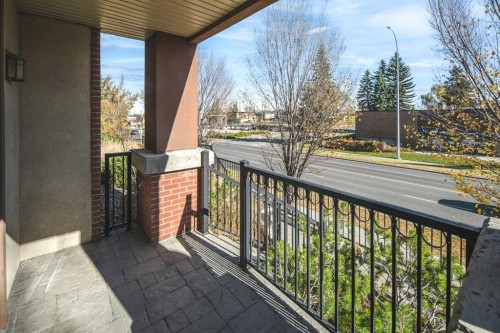 103-2419 Centre Street Nw, Calgary, AB - Outdoor