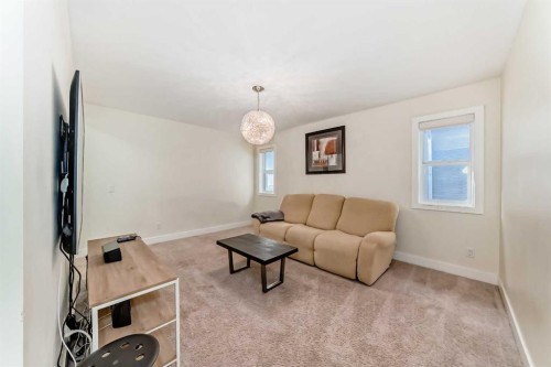 115 Mahogany Way Se, Calgary, AB - Indoor Photo Showing Living Room