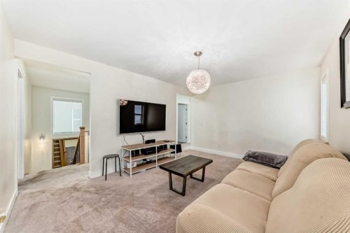 115 Mahogany Way Se, Calgary, AB - Indoor Photo Showing Living Room