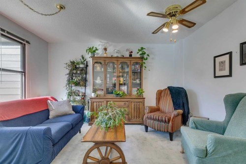 11-10030 Oakmoor Way Sw, Calgary, AB - Indoor Photo Showing Living Room