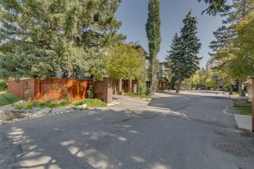 11-10030 Oakmoor Way Sw, Calgary, AB - Outdoor