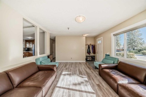 5414 Valentine Crescent Se, Calgary, AB - Indoor Photo Showing Living Room