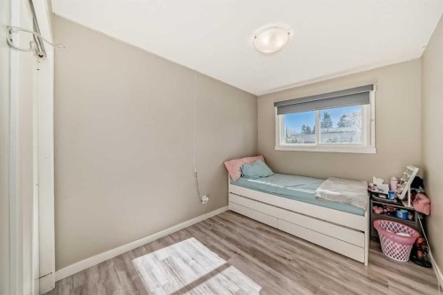 5414 Valentine Crescent Se, Calgary, AB - Indoor Photo Showing Bedroom