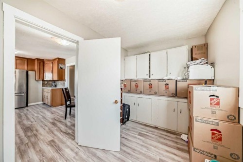 5414 Valentine Crescent Se, Calgary, AB - Indoor Photo Showing Kitchen