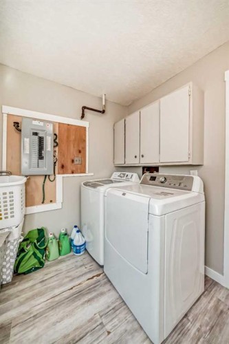 5414 Valentine Crescent Se, Calgary, AB - Indoor Photo Showing Laundry Room