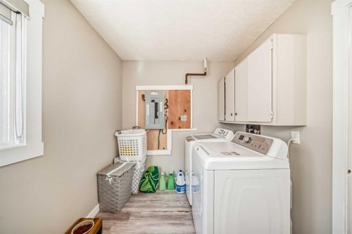 5414 Valentine Crescent Se, Calgary, AB - Indoor Photo Showing Laundry Room