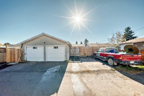 5414 Valentine Crescent Se, Calgary, AB - Outdoor