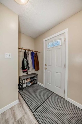 5414 Valentine Crescent Se, Calgary, AB - Indoor Photo Showing Other Room