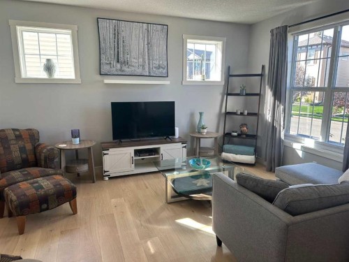 64 Elgin Meadows Manor Se, Calgary, AB - Indoor Photo Showing Living Room