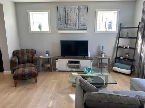 64 Elgin Meadows Manor Se, Calgary, AB - Indoor Photo Showing Living Room