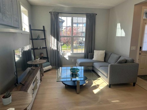 64 Elgin Meadows Manor Se, Calgary, AB - Indoor Photo Showing Living Room