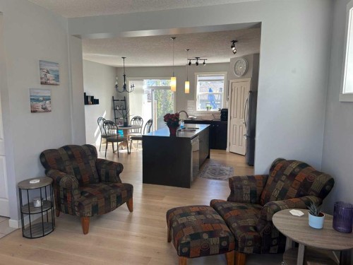 64 Elgin Meadows Manor Se, Calgary, AB - Indoor Photo Showing Living Room