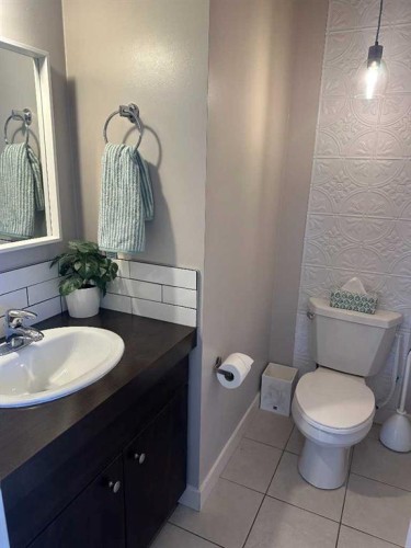 64 Elgin Meadows Manor Se, Calgary, AB - Indoor Photo Showing Bathroom