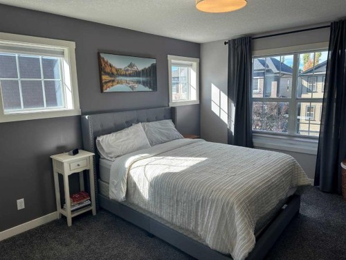 64 Elgin Meadows Manor Se, Calgary, AB - Indoor Photo Showing Bedroom