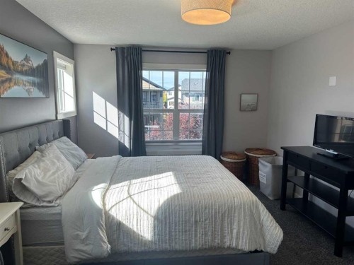64 Elgin Meadows Manor Se, Calgary, AB - Indoor Photo Showing Bedroom