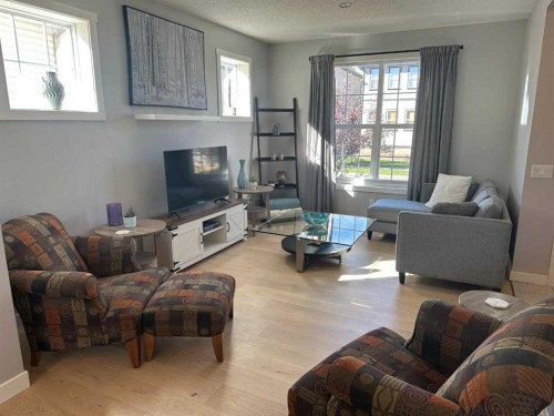 64 Elgin Meadows Manor Se, Calgary, AB - Indoor Photo Showing Living Room