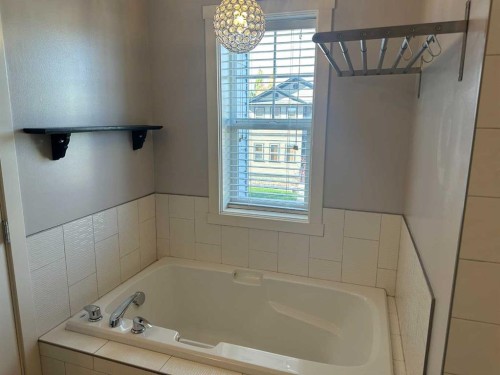 64 Elgin Meadows Manor Se, Calgary, AB - Indoor Photo Showing Bathroom