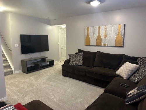 64 Elgin Meadows Manor Se, Calgary, AB - Indoor Photo Showing Living Room