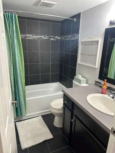 64 Elgin Meadows Manor Se, Calgary, AB - Indoor Photo Showing Bathroom