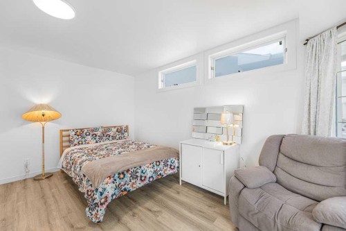 477 72 Avenue Ne, Calgary, AB - Indoor Photo Showing Bedroom