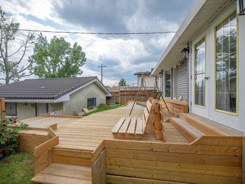 477 72 Avenue Ne, Calgary, AB - Outdoor With Deck Patio Veranda With Exterior