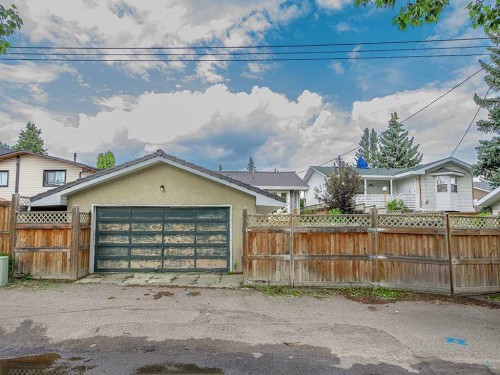 477 72 Avenue Ne, Calgary, AB - Outdoor