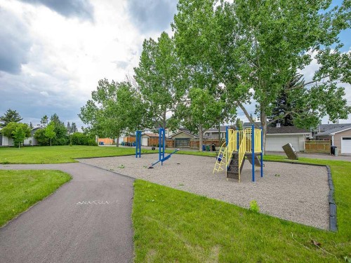 477 72 Avenue Ne, Calgary, AB - Outdoor