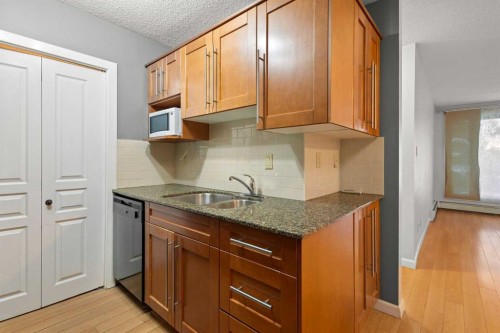 412-6400 Coach Hill Road SW Calgary, AB T3H 1B8