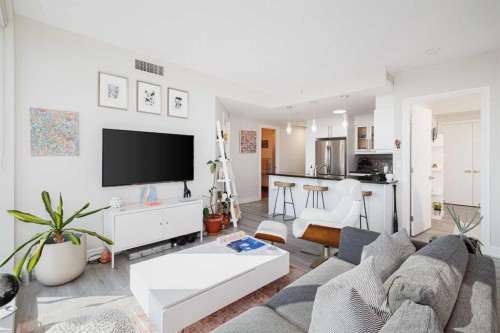 1702-817 15 Avenue Sw, Calgary, AB - Indoor Photo Showing Living Room