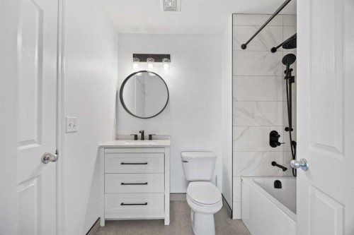 201-2066 Luxstone Boulevard Sw, Airdrie, AB - Indoor Photo Showing Bathroom