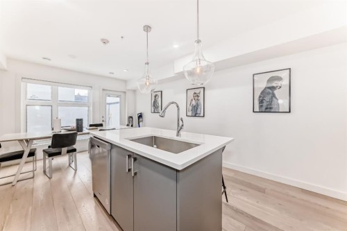108-1632 20 Avenue Nw, Calgary, AB - Indoor Photo Showing Kitchen With Upgraded Kitchen