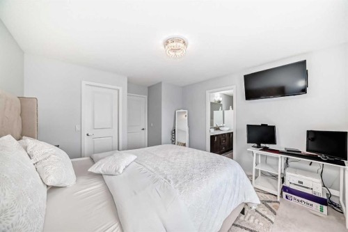 165 Hillcrest Drive Sw, Airdrie, AB - Indoor Photo Showing Bedroom