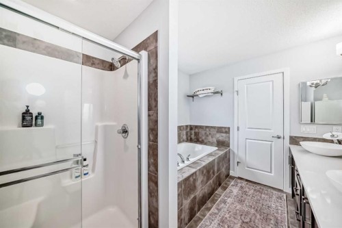 165 Hillcrest Drive Sw, Airdrie, AB - Indoor Photo Showing Bathroom
