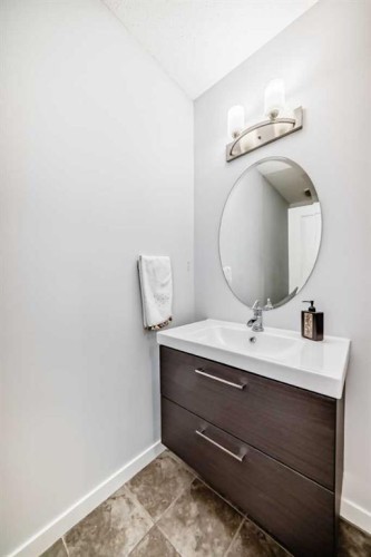 165 Hillcrest Drive Sw, Airdrie, AB - Indoor Photo Showing Bathroom