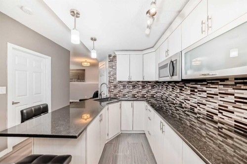 165 Hillcrest Drive Sw, Airdrie, AB - Indoor Photo Showing Kitchen With Upgraded Kitchen