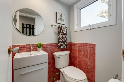 90 Allandale Close Se, Calgary, AB - Indoor Photo Showing Bathroom