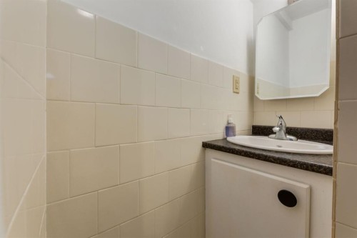 90 Allandale Close Se, Calgary, AB - Indoor Photo Showing Bathroom