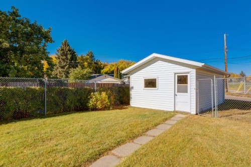 90 Allandale Close Se, Calgary, AB - Outdoor