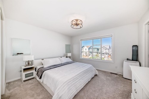215 148 Avenue Nw, Calgary, AB - Indoor Photo Showing Bedroom