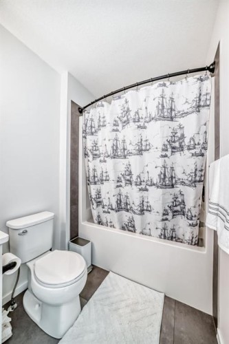 215 148 Avenue Nw, Calgary, AB - Indoor Photo Showing Bathroom