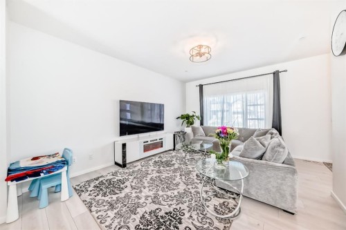215 148 Avenue Nw, Calgary, AB - Indoor Photo Showing Living Room