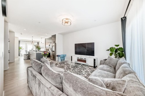 215 148 Avenue Nw, Calgary, AB - Indoor Photo Showing Living Room