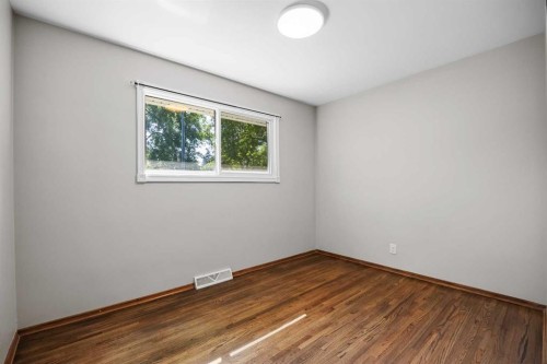 2636 34 Avenue Nw, Calgary, AB - Indoor Photo Showing Other Room