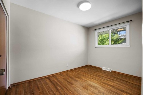 2636 34 Avenue Nw, Calgary, AB - Indoor Photo Showing Other Room